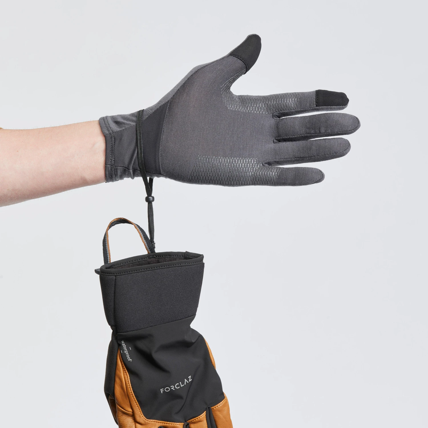 Merino Wool Hiking Liner Gloves - MT 500 Grey 5 Merino Wool Hiking Liner Gloves - MT 500 Grey - Image 3