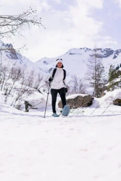 Quechua Winter Hiking Snowshoes - SH 100 Easy Blue -Winter Sports Gear small deck snowshoes sh 100 easy blue 14