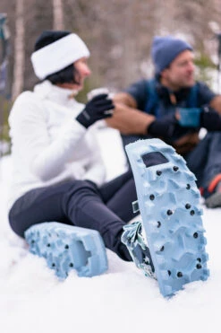 Quechua Winter Hiking Snowshoes - SH 100 Easy Blue -Winter Sports Gear small deck snowshoes sh 100 easy blue 15