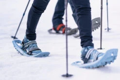 Quechua Winter Hiking Snowshoes - SH 100 Easy Blue -Winter Sports Gear small deck snowshoes sh 100 easy blue 18