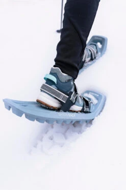 Quechua Winter Hiking Snowshoes - SH 100 Easy Blue -Winter Sports Gear small deck snowshoes sh 100 easy blue 19