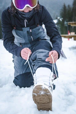 Women’s Snowboard Boots - Endzone White -Winter Sports Gear womens snowboard boots endzone white 11